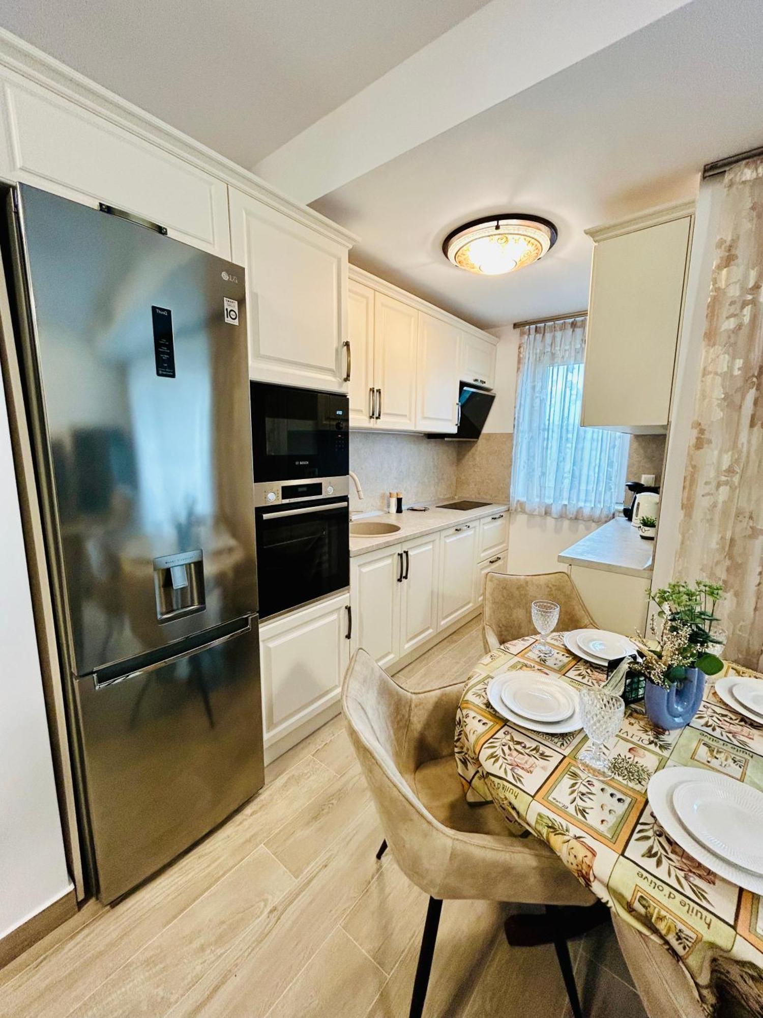 Dis Mamaia Nord Apartment Constanta Bagian luar foto