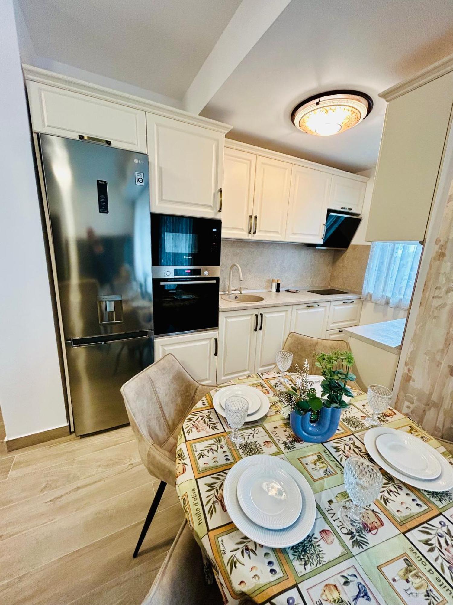 Dis Mamaia Nord Apartment Constanta Bagian luar foto