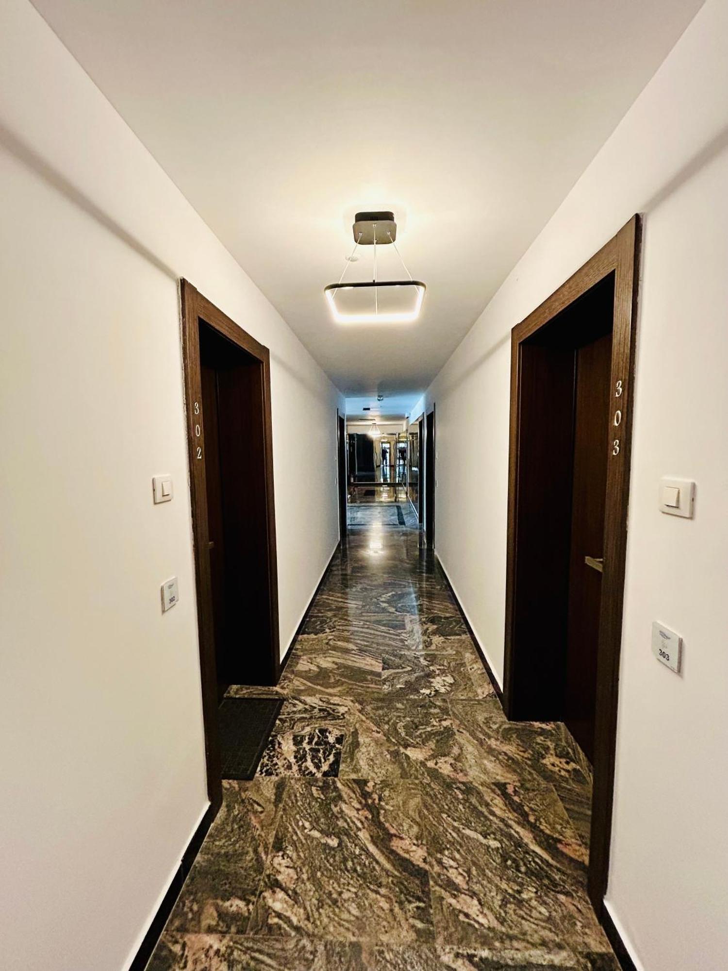 Dis Mamaia Nord Apartment Constanta Bagian luar foto